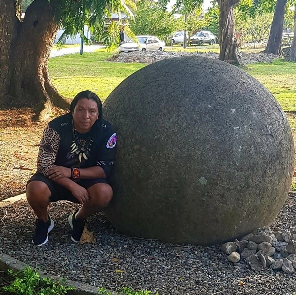 Kamel beside a pre-Columbian Diqu&iacute;s stone sphere